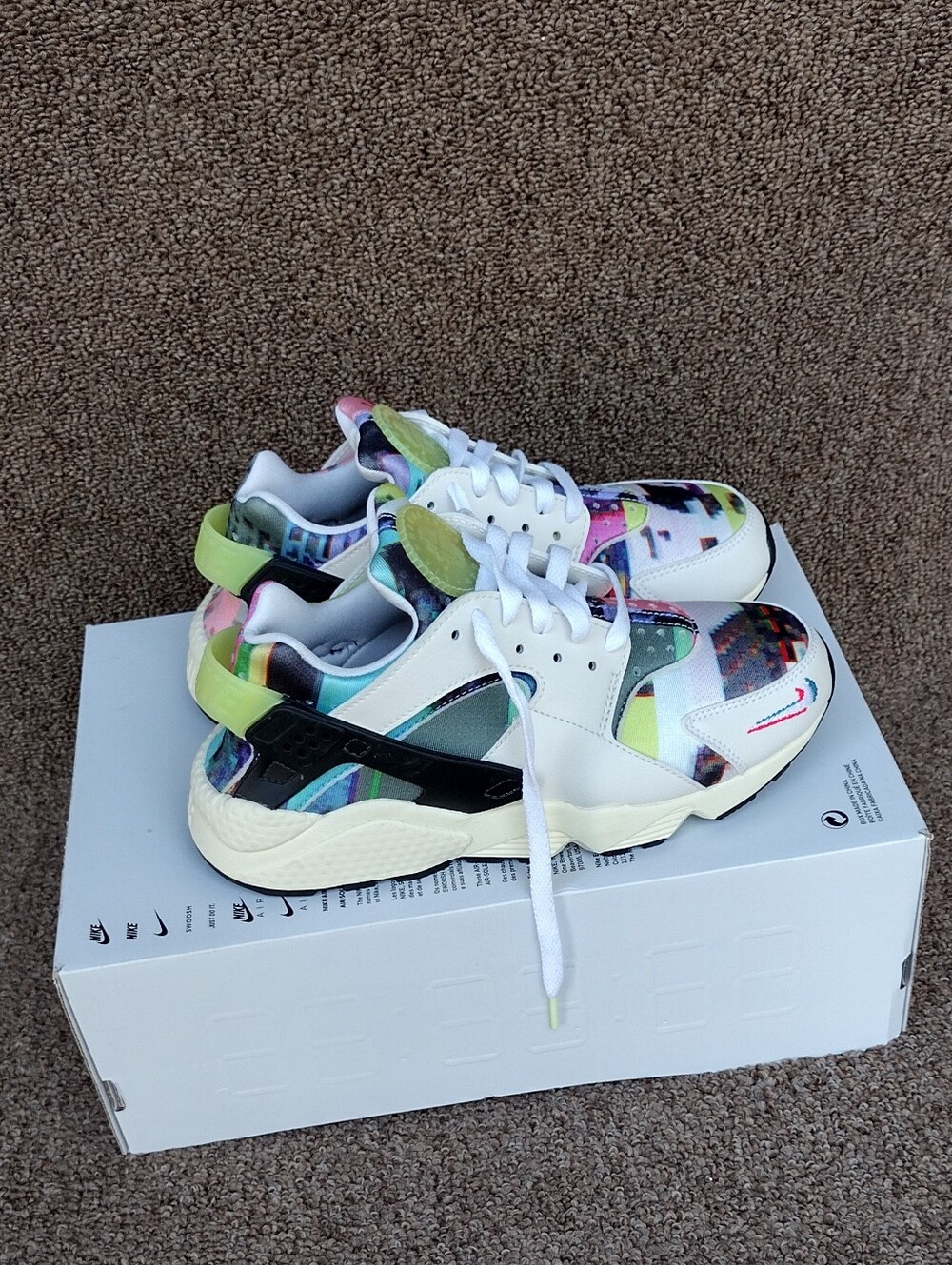 Nike Nike Air Huarache SE Multi Color / White Phantom DX3264-902 Women's Size 8 - Picture 2 of 8